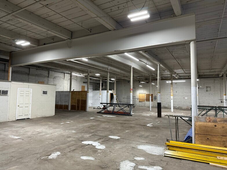 More Photos Of 7 Dunnell Ln, Pawtucket Warehouse For Lease
