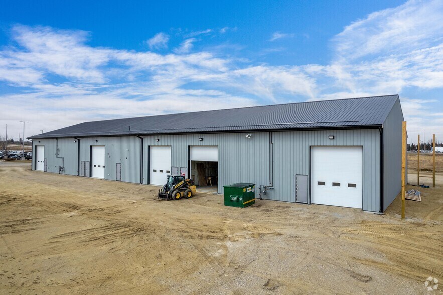 More Photos Of 245 Canal Av, Strathmore Manufacturing For Sale