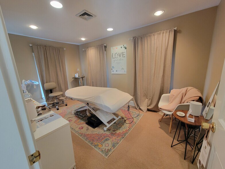 More Photos Of 683 Main St, Norwell Loft Creative Space For Lease