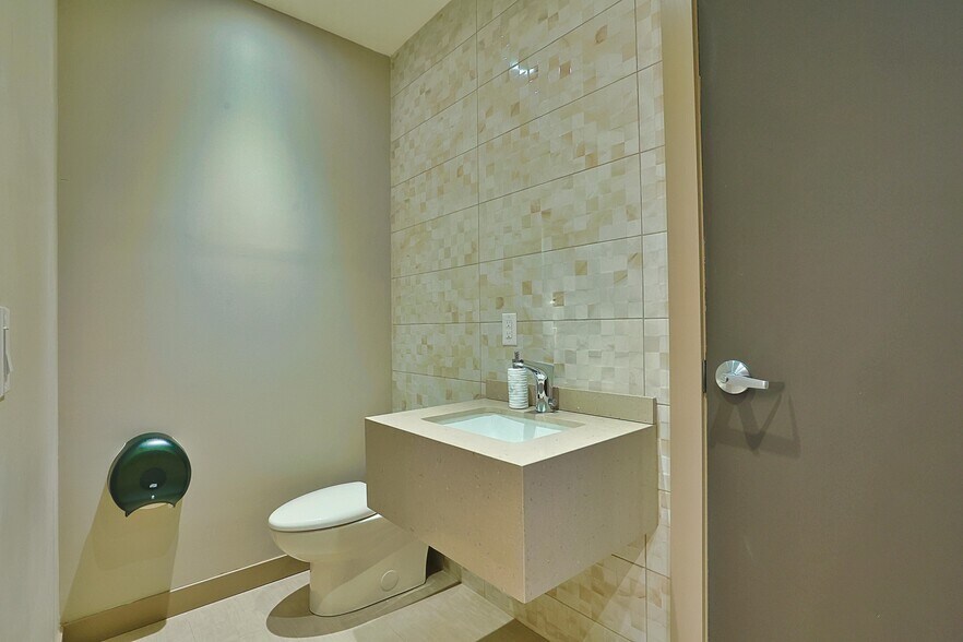 More Photos Of 1200 Derry Rd E, Mississauga Freestanding For Lease