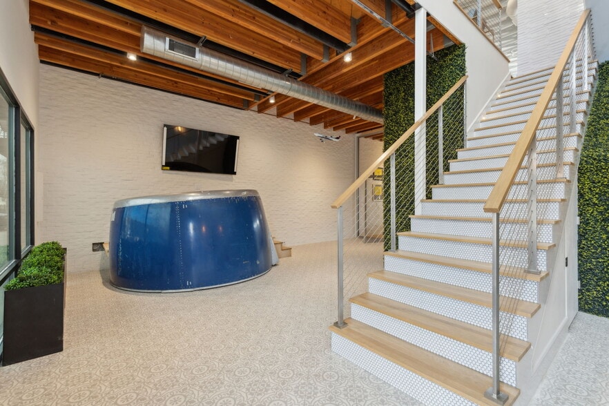More Photos Of 4763 Algiers St, Dallas Loft Creative Space For Sale