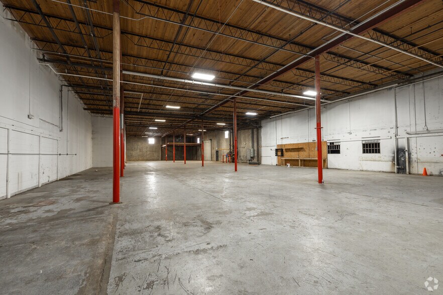 More Photos Of 3404 Moffett Rd, Mobile Distribution For Lease