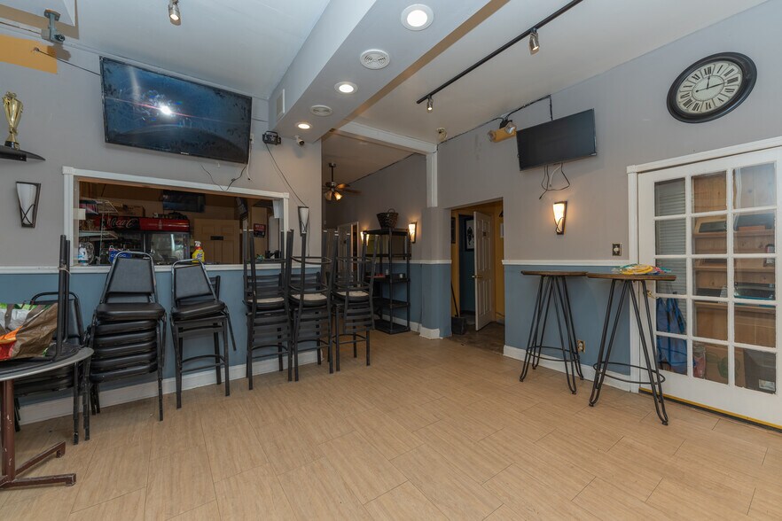 More Photos Of 117 N Lake Ave, Albany Storefront Retail Residential For Sale