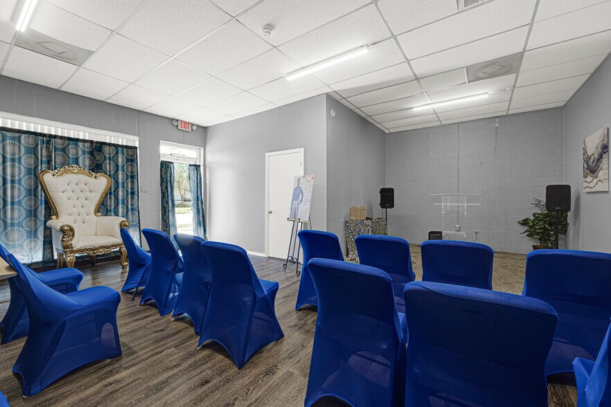 More Photos Of 2000 Cedar Dr, La Marque Freestanding For Sale