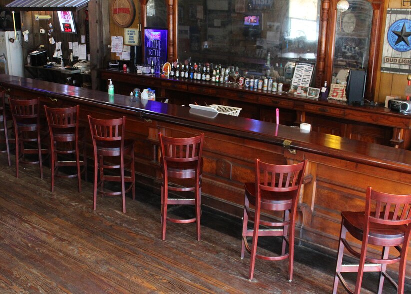 More Photos Of 211 N Mechanic St, Weimar Bar For Sale