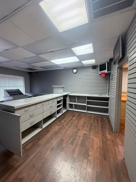 More Photos Of 416-424 W 25th St, Norfolk Freestanding For Sale