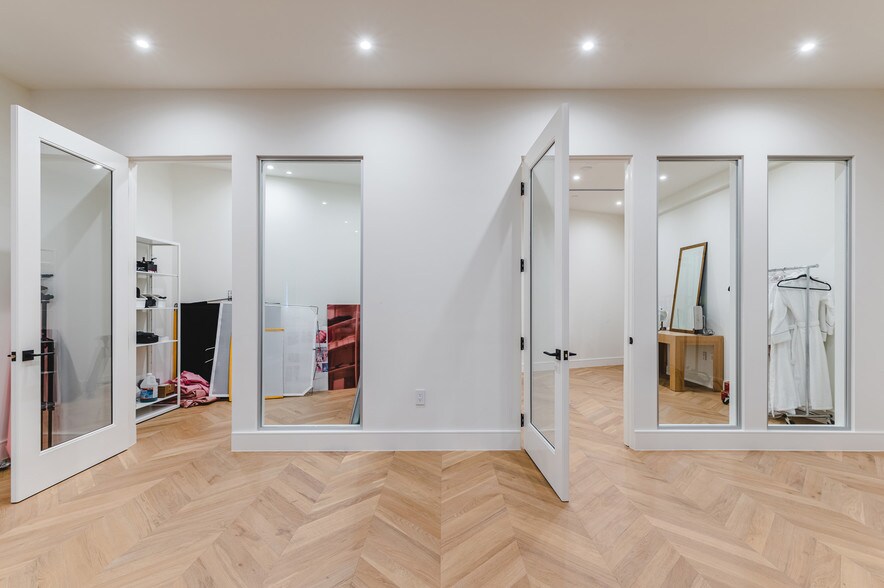 More Photos Of 2211 W Burbank Blvd, Burbank Office For Sale