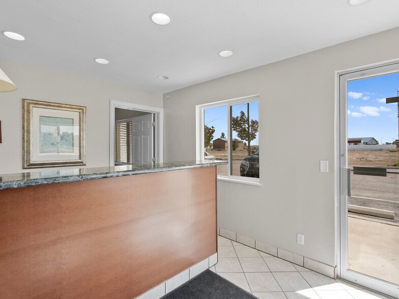 More Photos Of 307 S Main St, Huntington Hotel For Sale