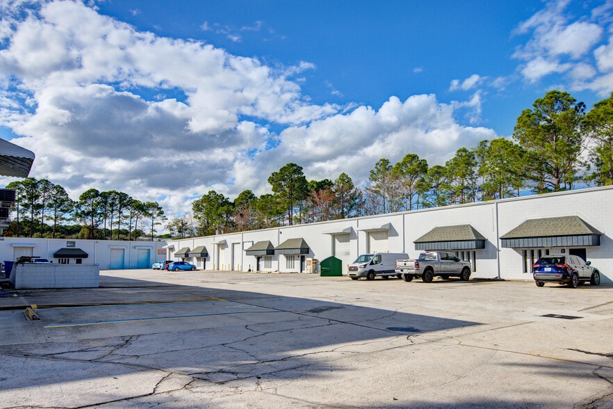More Photos Of 4949 Sunbeam Rd, Jacksonville Unknown For Lease