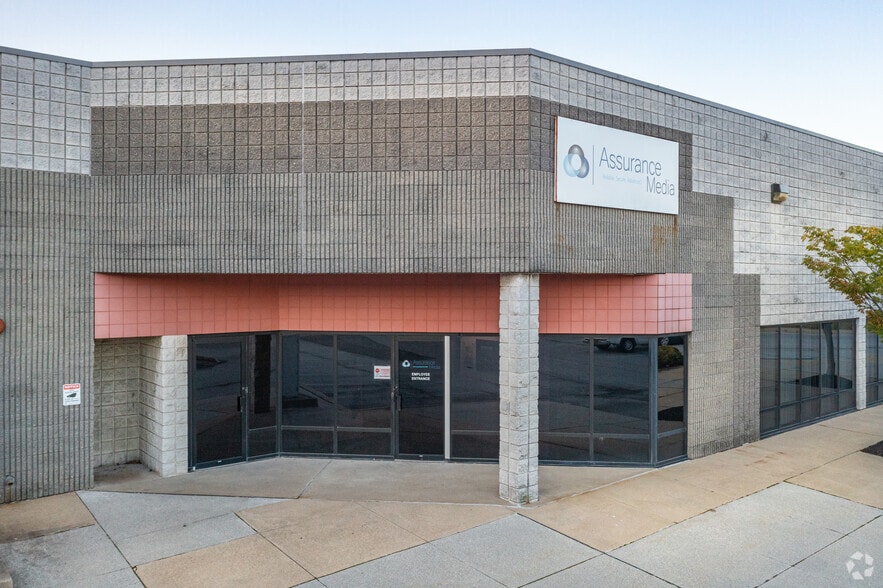 More Photos Of 430 Century Blvd, Wilmington Showroom For Lease