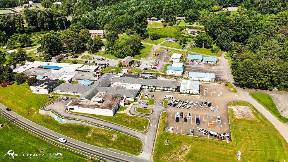 More Photos Of 1362 S Main St, Ellijay Hospital For Lease