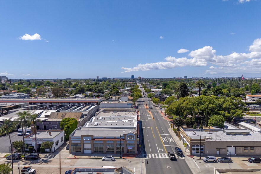 More Photos Of 402 W Chapman Ave, Orange Storefront For Lease