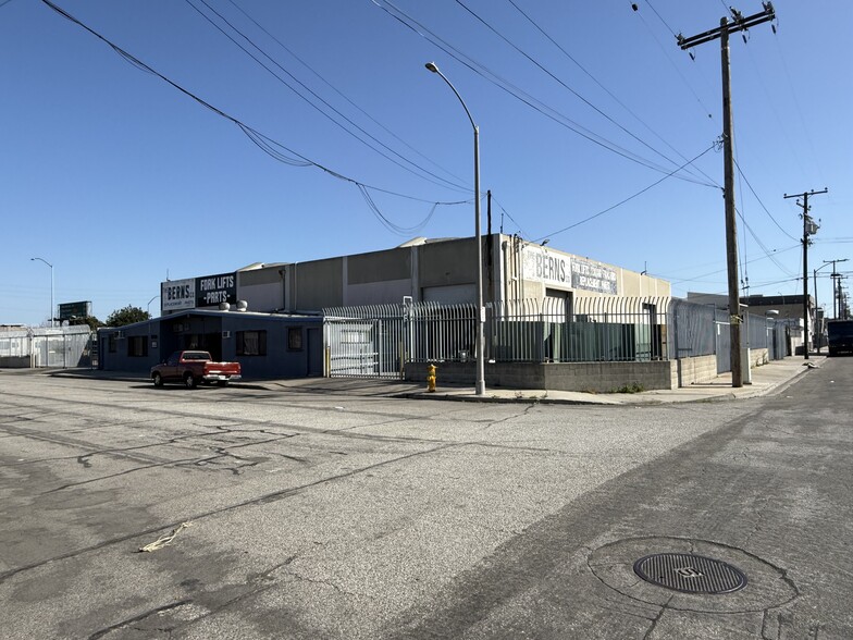 More Photos Of 1240-1250 W 17th St, Long Beach Service For Lease