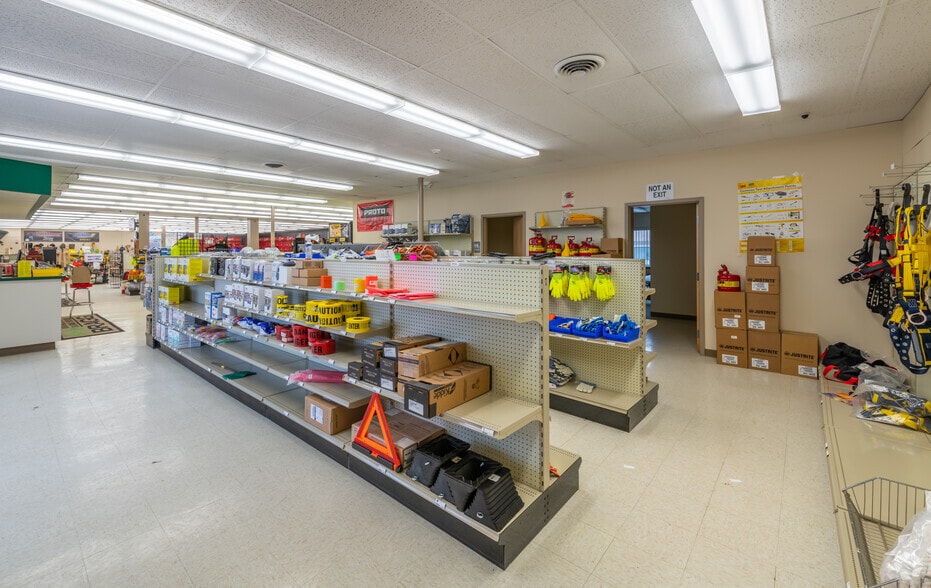 More Photos Of 853 Main St, Tewksbury General Retail For Lease