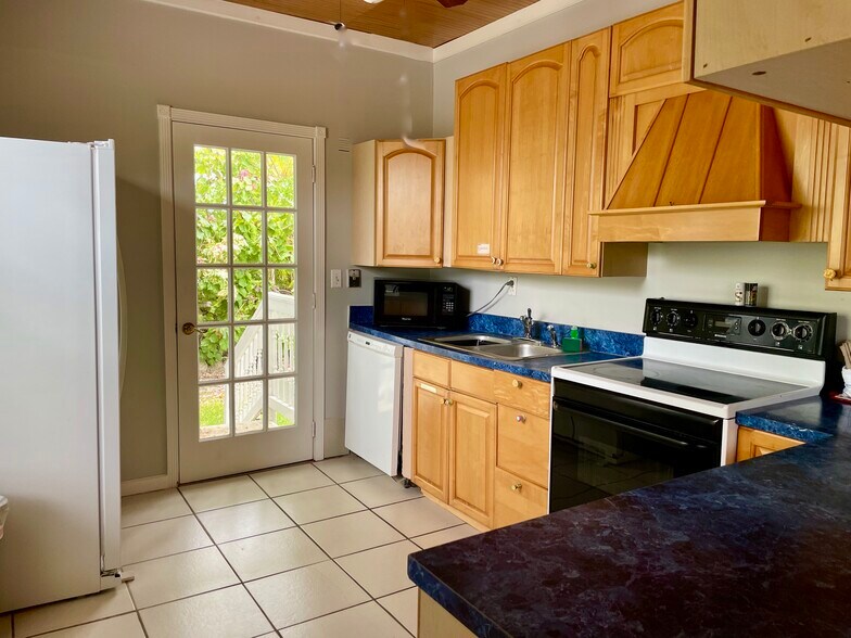 More Photos Of 21544 Overseas Hwy, Cudjoe Key Hotel For Sale