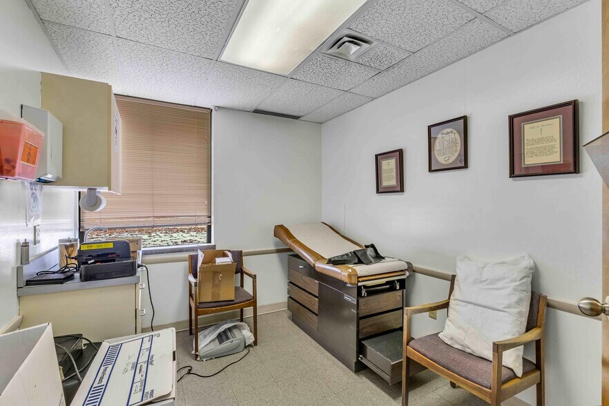 More Photos Of 125 E Broad St, Elyria Office For Sale