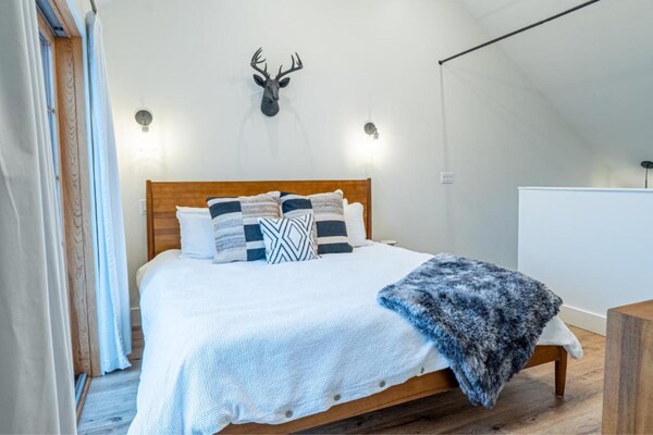 More Photos Of 10 Front St, Lake George Hospitality For Sale