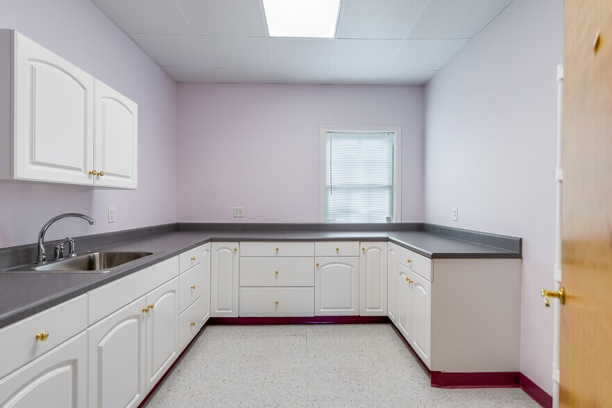 More Photos Of 43 Office Park Dr, Jacksonville Medical For Lease