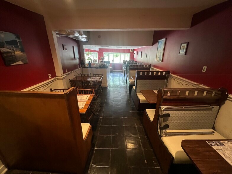 More Photos Of 1143 Main St S, Woodbury Restaurant For Sale