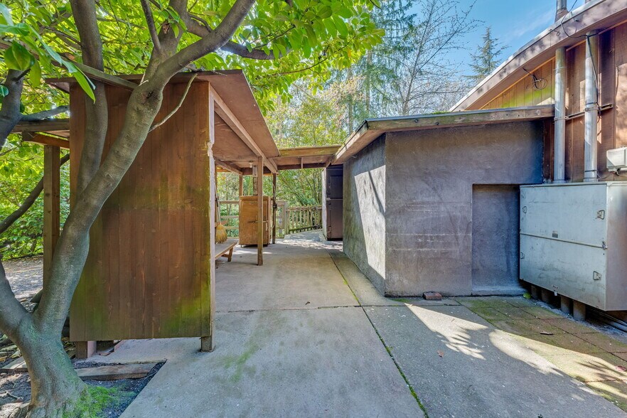 More Photos Of 1325 E Columbia River Hwy, Troutdale Restaurant For Sale