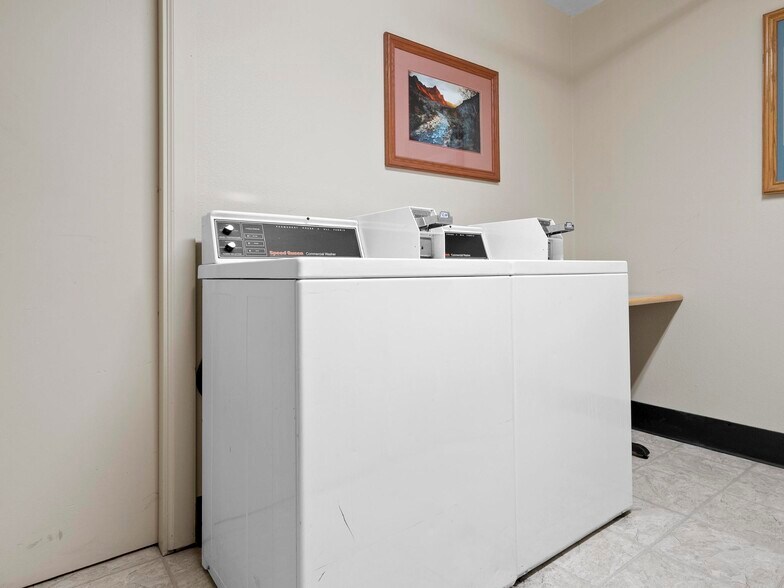 More Photos Of 815 E Hwy 89, Kanab Hotel For Sale