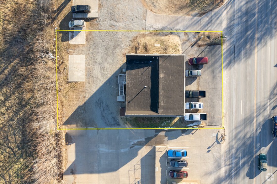 More Photos Of 1606 S Division St, Guthrie Freestanding For Lease