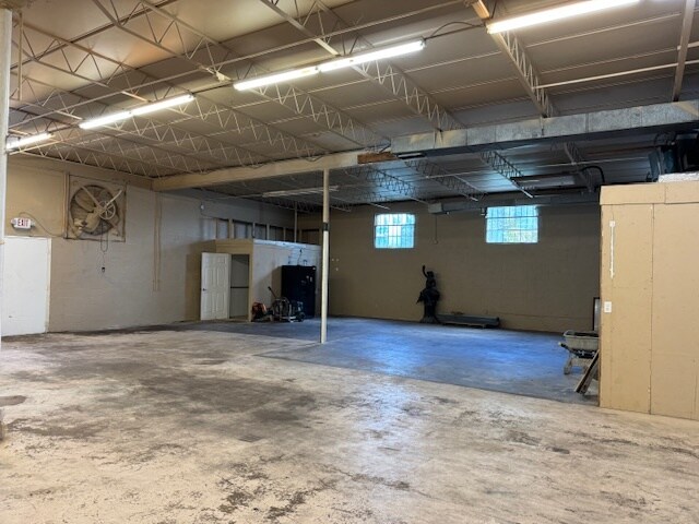 More Photos Of 333-337 Carswell Ave, Daytona Beach Warehouse For Lease