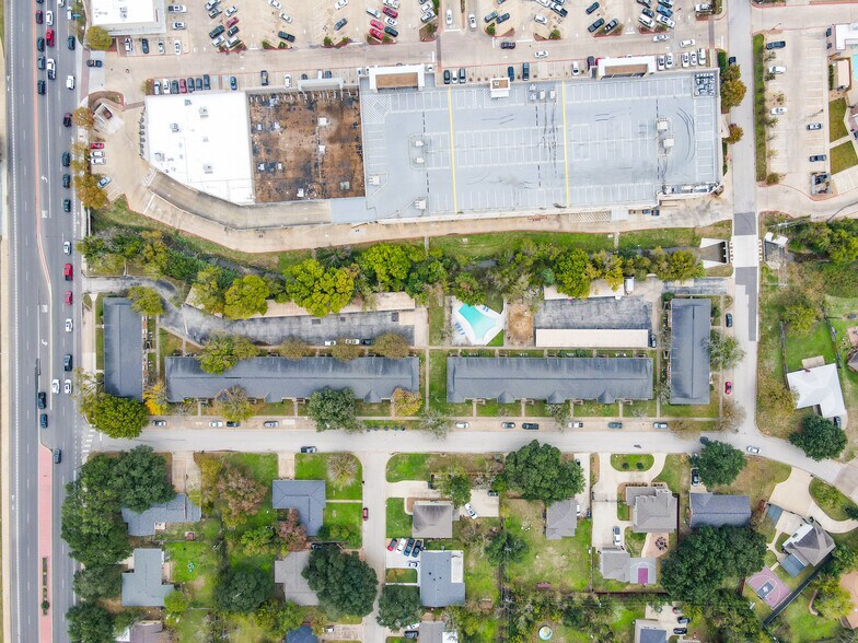 More Photos Of 1700 George Bush Dr, College Station Apartments For Sale