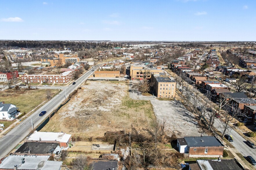 More Photos Of 4253 Clarence Blf, Saint Louis Specialty For Sale