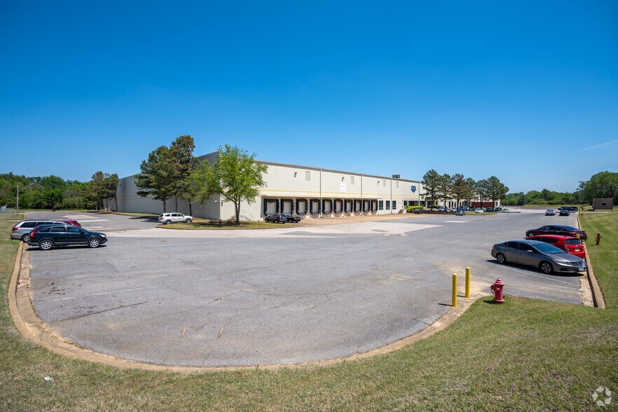 More Photos Of 3300 Jet Cv, Memphis Warehouse For Lease