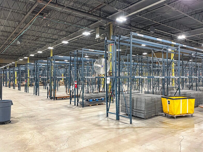 More Photos Of 1303-1315 N Highway Dr, Fenton Distribution For Lease