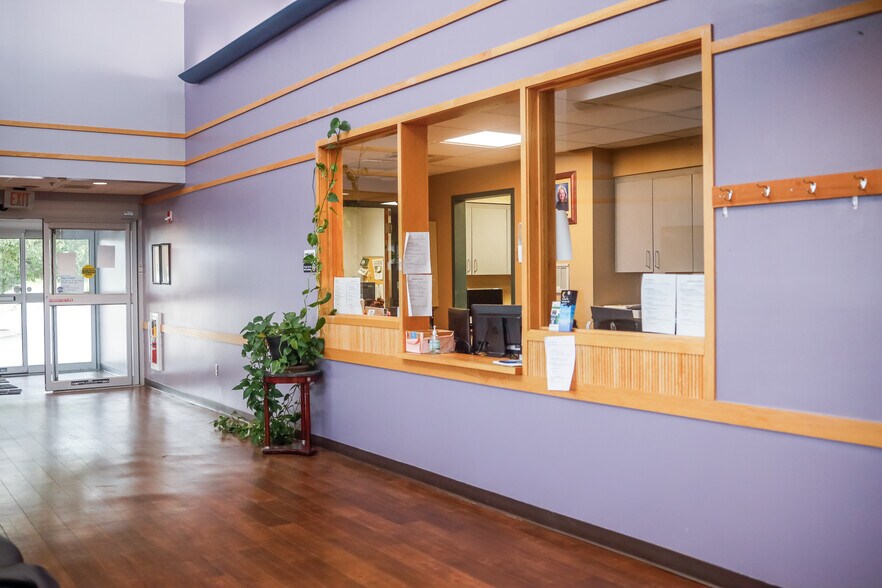 More Photos Of 2203 Summerlon Cir, Dodge City Healthcare For Sale