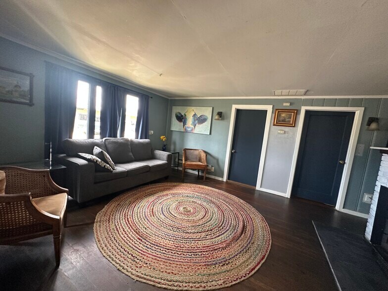 More Photos Of 703 Park Ave, Lakeside Specialty For Sale