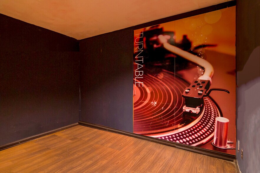 More Photos Of 6 Saint Marks Pl, New York Storefront For Lease