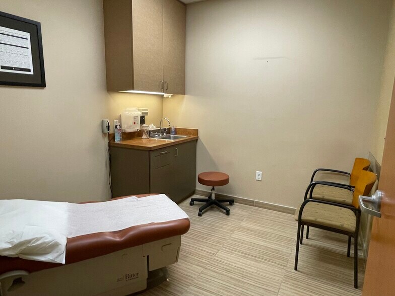 More Photos Of 4909 S Alma School Rd, Chandler Medical For Sale