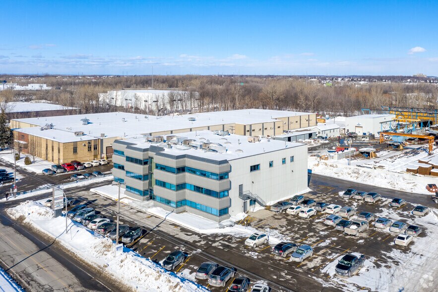 More Photos Of 2285 Av Francis-Hughes, Laval Flex For Lease