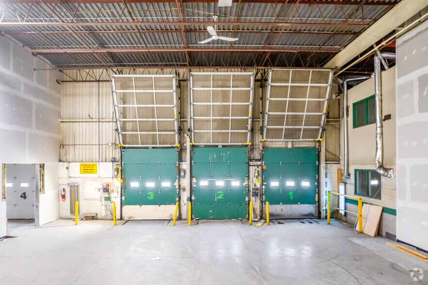 More Photos Of 44 Rolark Dr, Toronto Manufacturing For Lease