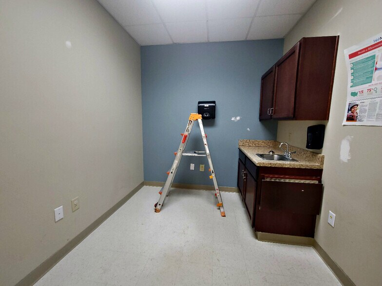 More Photos Of 2356 John Smith Rd, Fayetteville Medical For Lease