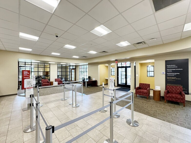 More Photos Of 81 S Airport Dr, Highland Springs Bank For Sale