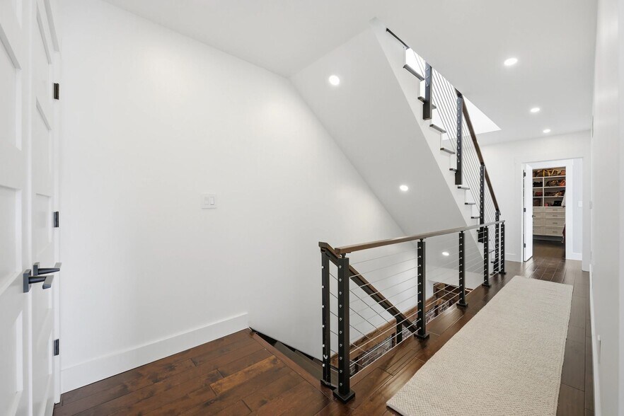 More Photos Of 443 Walnut St, Sewickley Flex For Sale