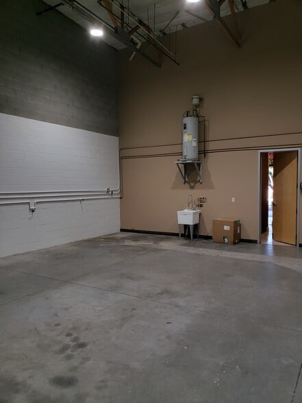 More Photos Of 7235 E Hampton Ave, Mesa Warehouse For Sale