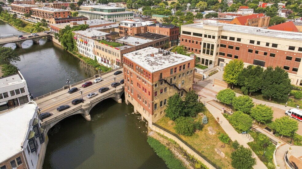 More Photos Of 31 W Downer Pl, Aurora Office For Sale