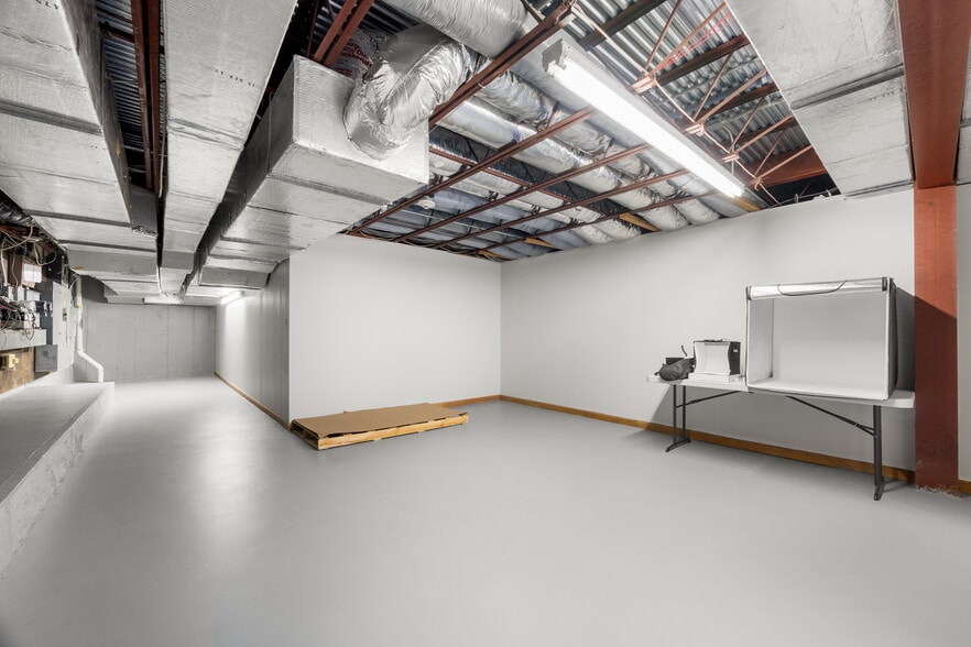 More Photos Of 132 Main St, Southington Bank For Lease