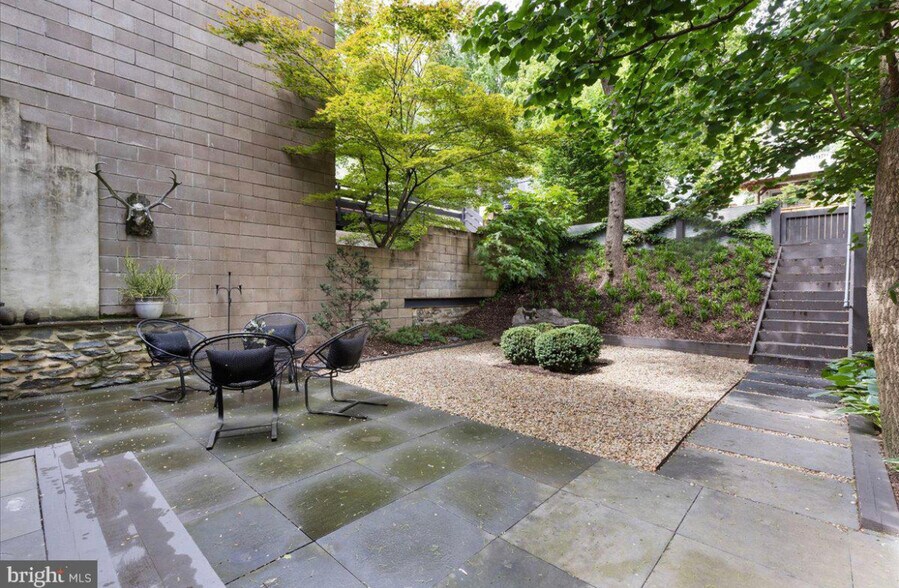 More Photos Of 5169 Macarthur Blvd NW, Washington Office Residential For Lease