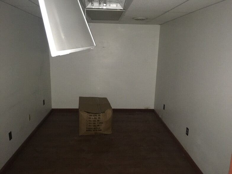 More Photos Of 3126 7th Ave, Charleston General Retail For Sale