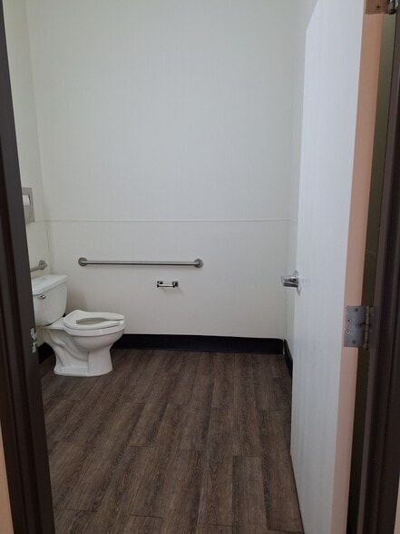 More Photos Of 2585 S Nellis Blvd, Las Vegas Freestanding For Lease