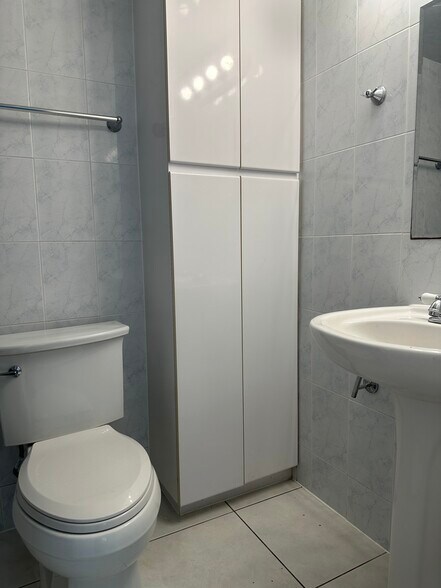 More Photos Of 724 NE 4th St, Hallandale Beach Apartments For Sale