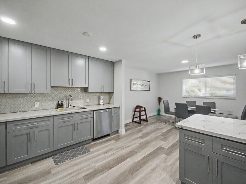 More Photos Of 112 Claremont Ln, Palm Beach Shores Apartments For Sale