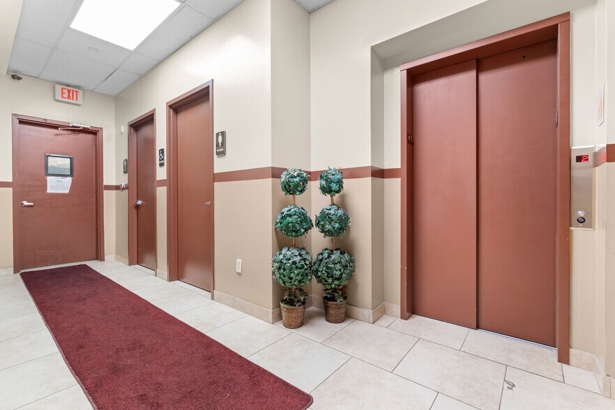 More Photos Of 57 Lake St, White Plains Auto Dealership For Lease