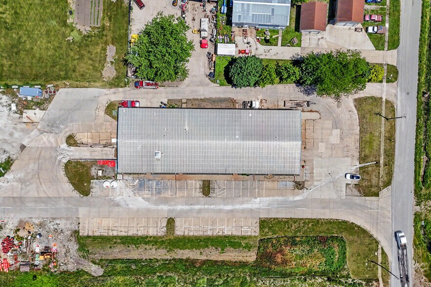 More Photos Of 110 E School St, Carlisle Warehouse For Sale